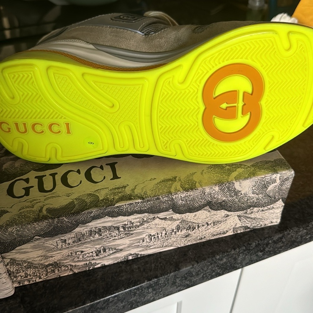🌺🔥🔥SHOE CLEARANCE‼️ Gucci Sneaks! Full set -  limited edition box, dusties. 🔥🔥
